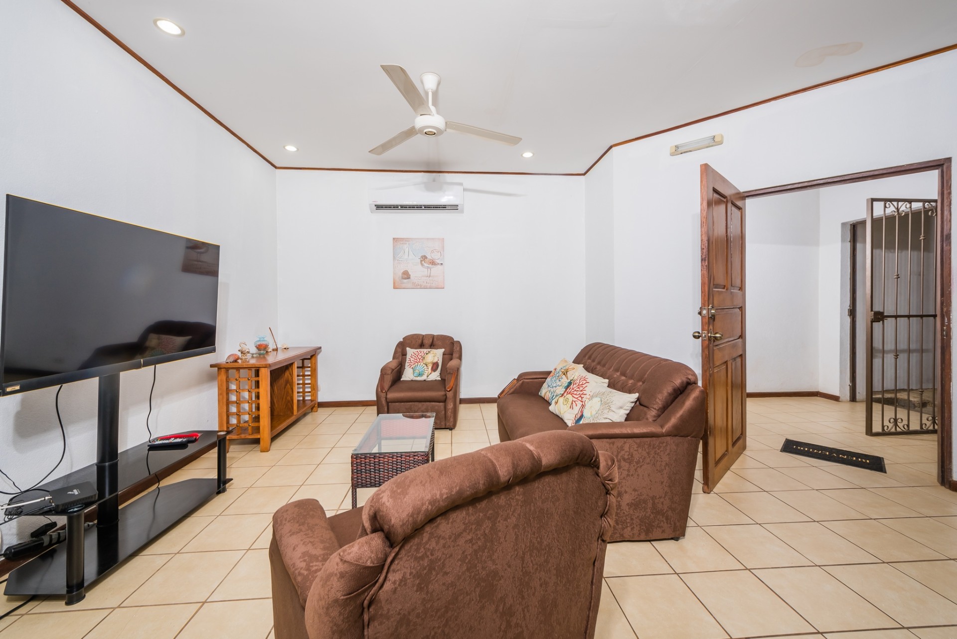 Casa Descanso Flamingo Beach Realty