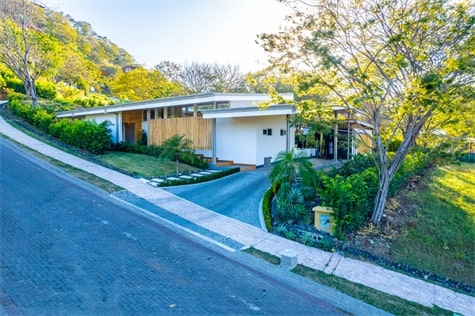 Family Home in Gated Community at Tamarindo Beach - Tamarindo, CR