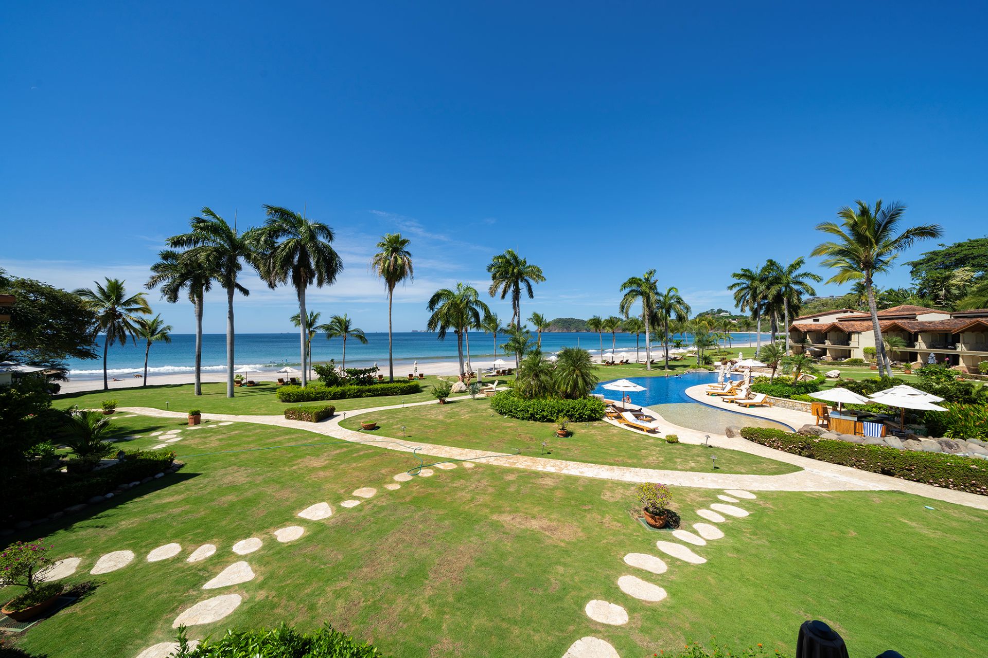 Beachfront real estate in Costa Rica with ocean views, representing investment opportunities for expat buyers