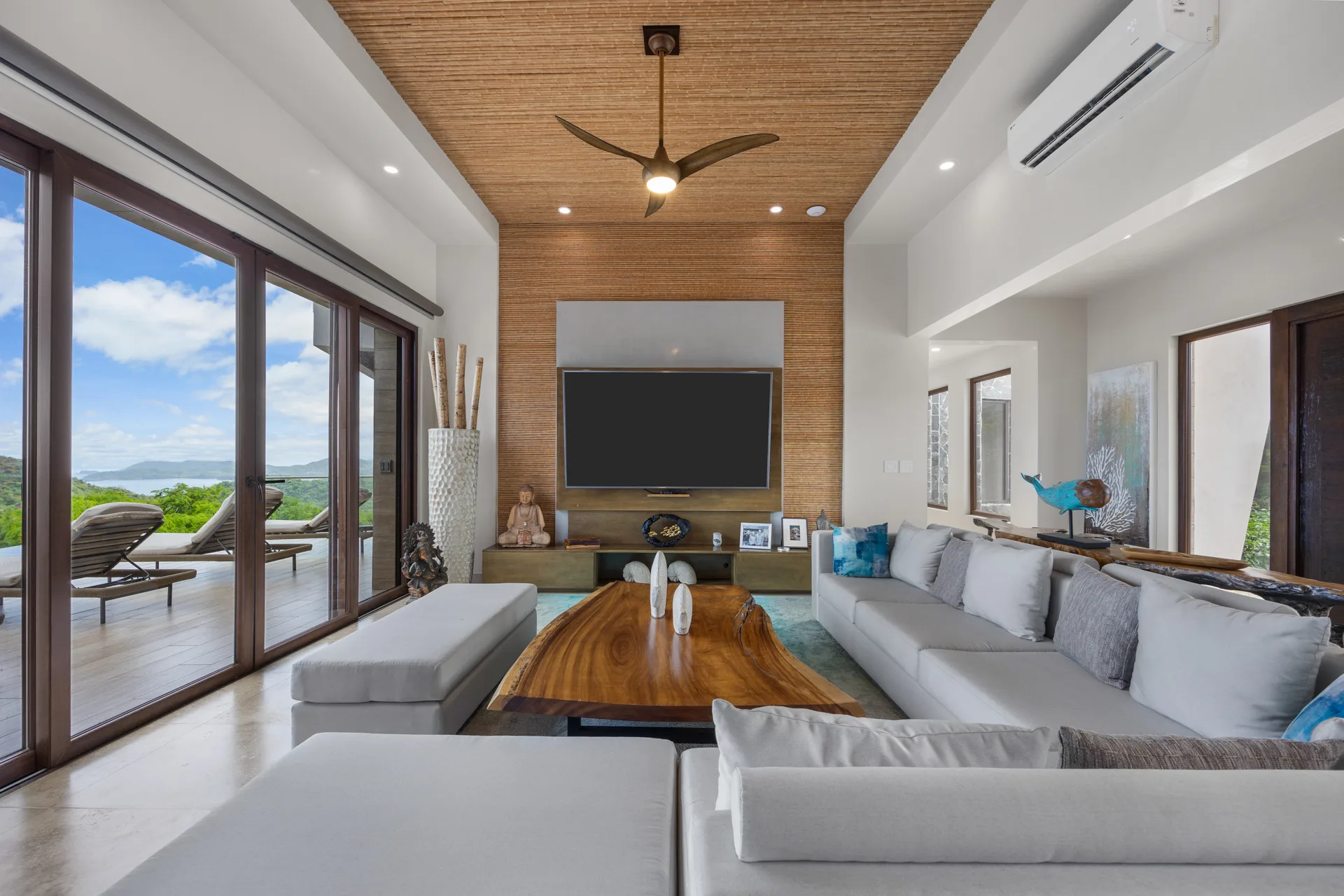 Fee-simple luxury property for sale in Guanacaste, Costa Rica — Flamingo Beach Realty