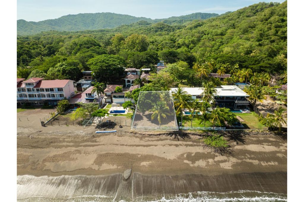Lot for sale in Playa Potrero, Guanacaste